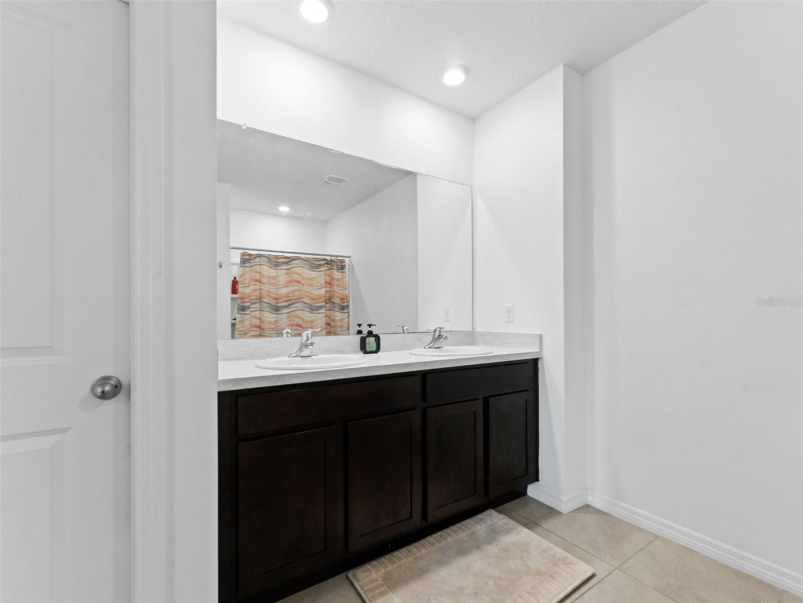 Image 16 of 40 For 17037 Blister Wing Drive