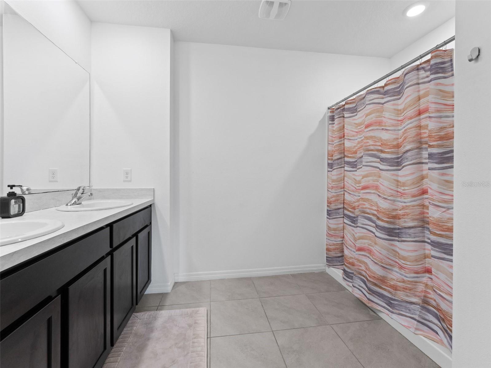 Image 17 of 40 For 17037 Blister Wing Drive