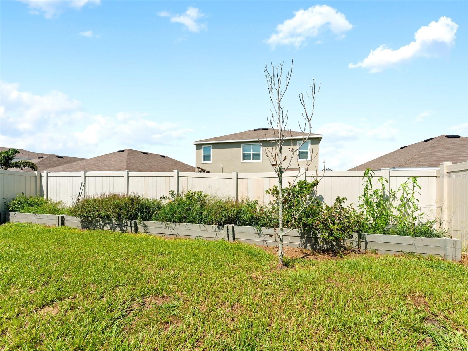 Image 33 of 40 For 17037 Blister Wing Drive