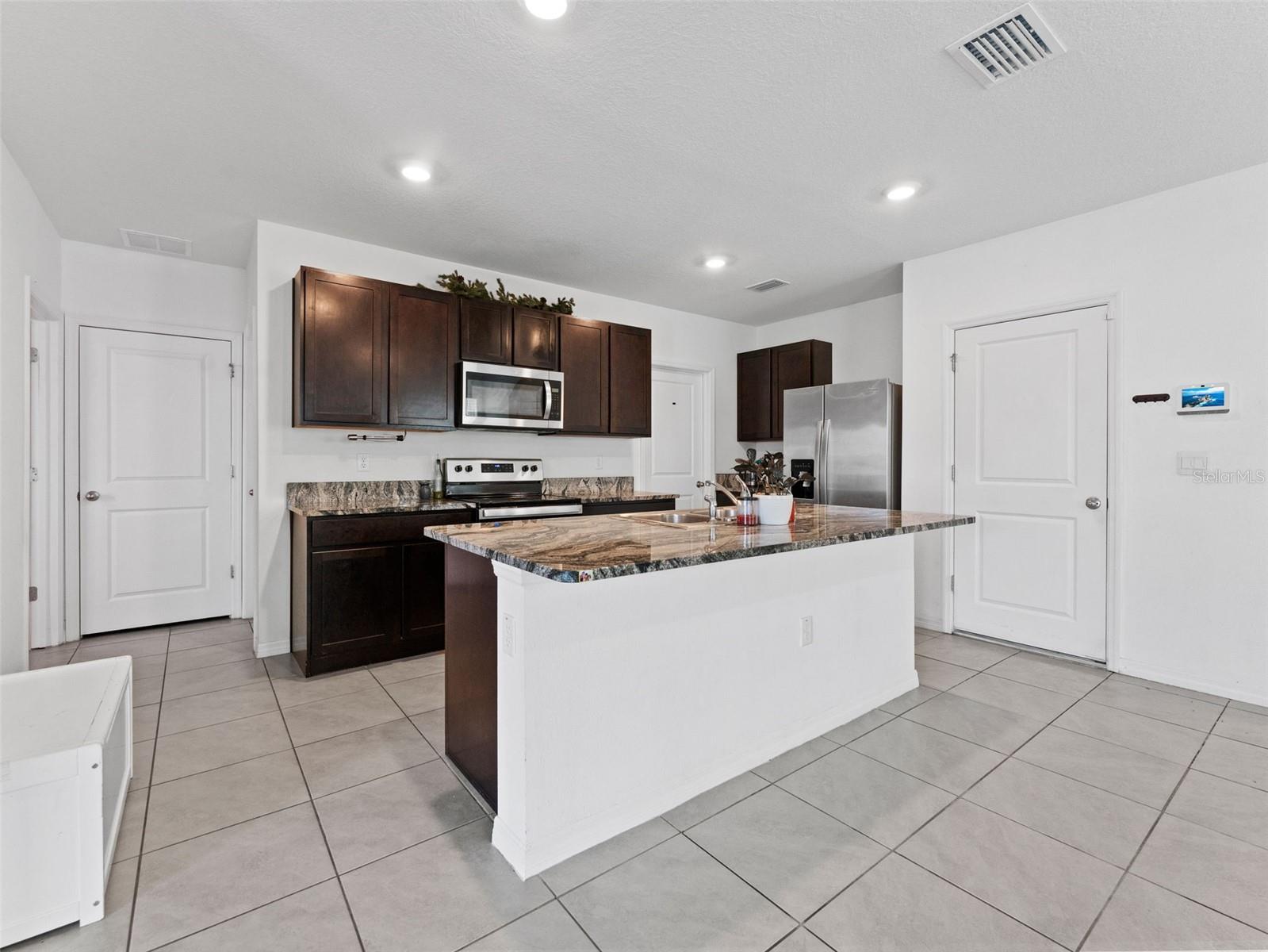 Image 7 of 40 For 17037 Blister Wing Drive