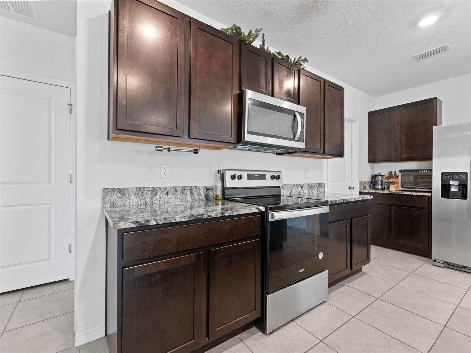 Image 9 of 40 For 17037 Blister Wing Drive