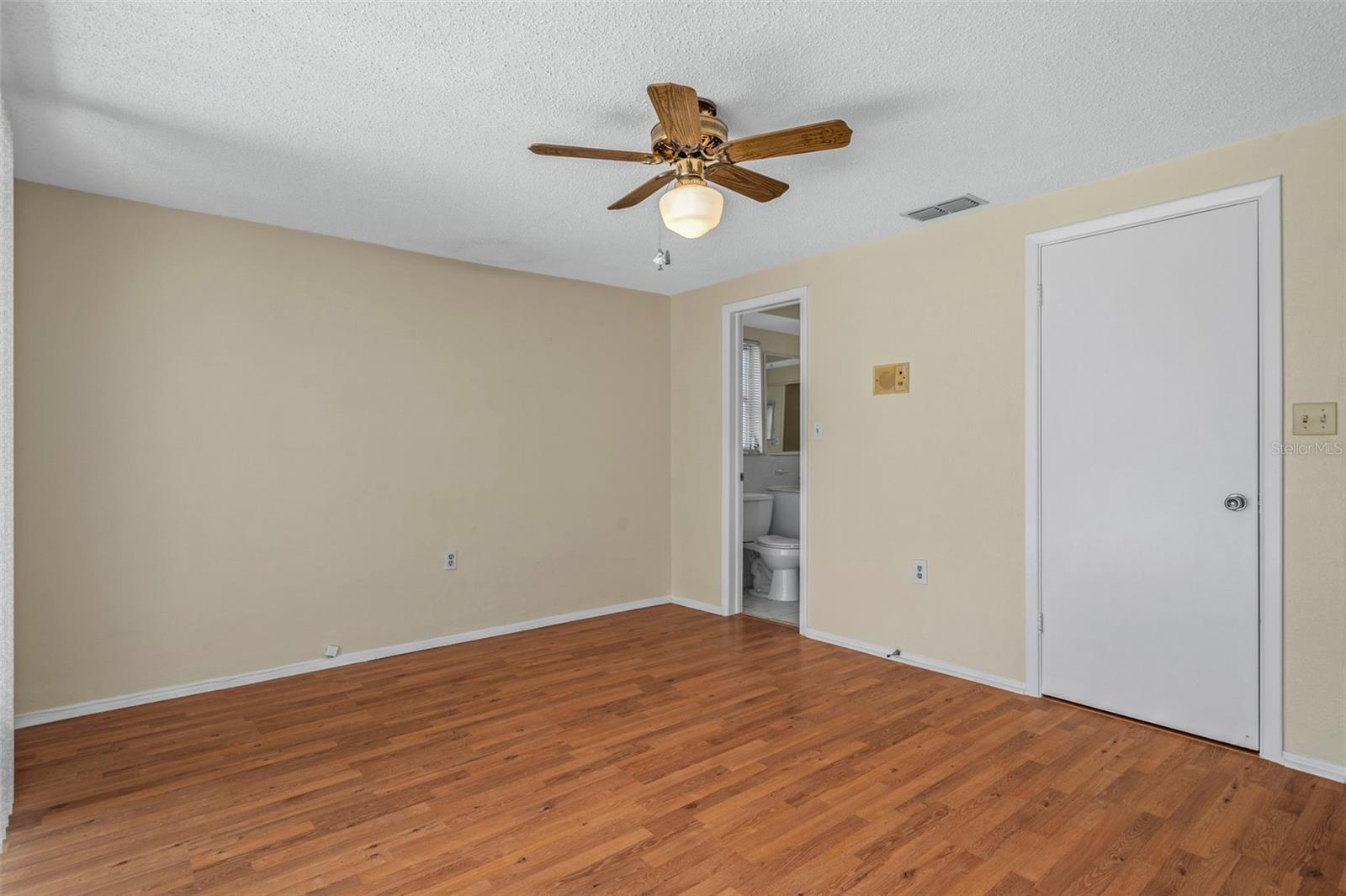 Image 28 of 48 For 7403 Populus Drive