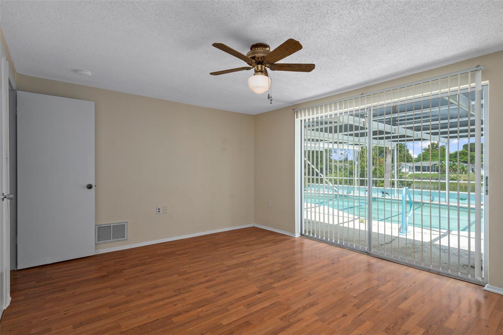 Image 29 of 48 For 7403 Populus Drive