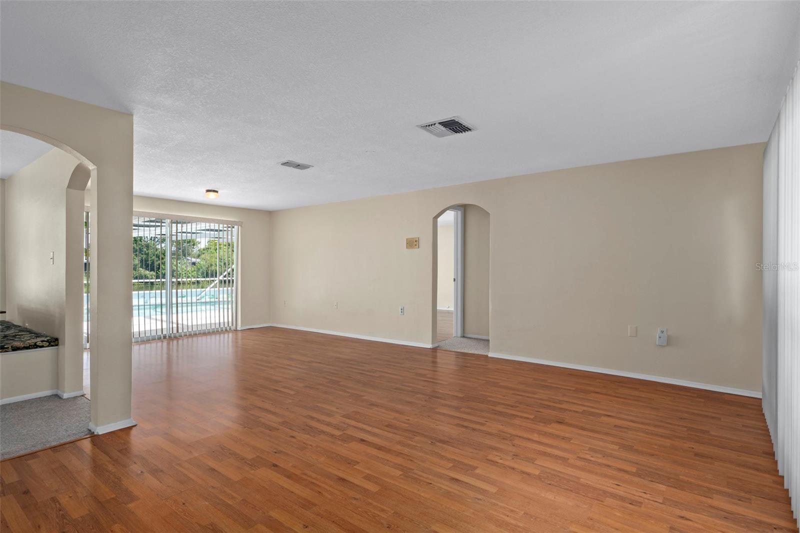 Image 6 of 48 For 7403 Populus Drive