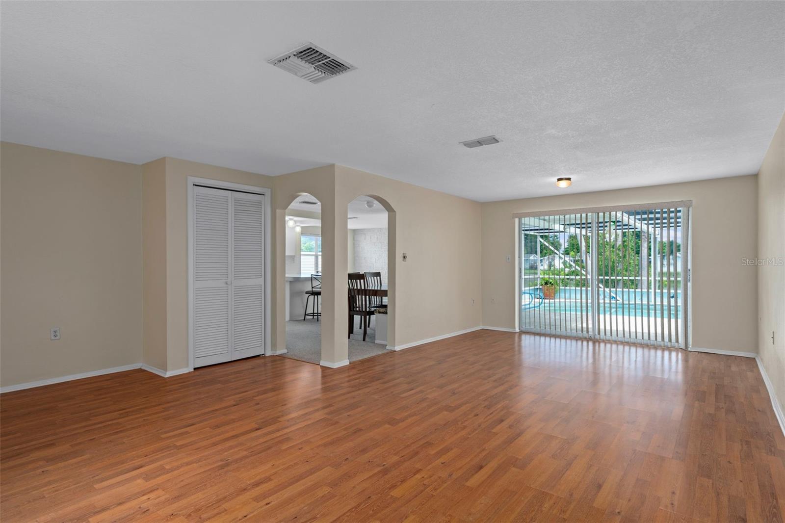 Image 8 of 48 For 7403 Populus Drive