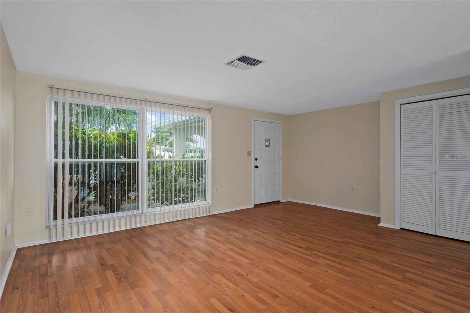 Image 9 of 48 For 7403 Populus Drive