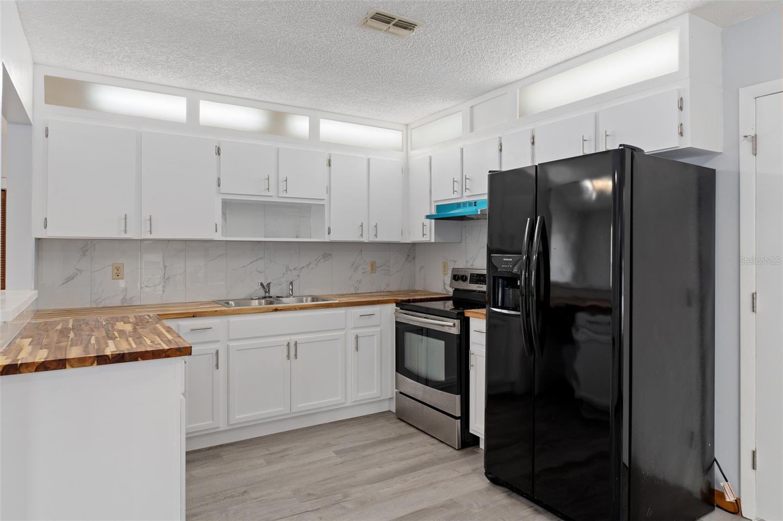 Image 9 of 34 For 21557 Peach Blossom Street