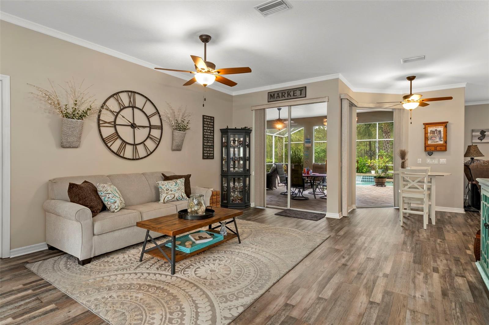 Listing photo id 8 for 5352 Mock Orange Drive