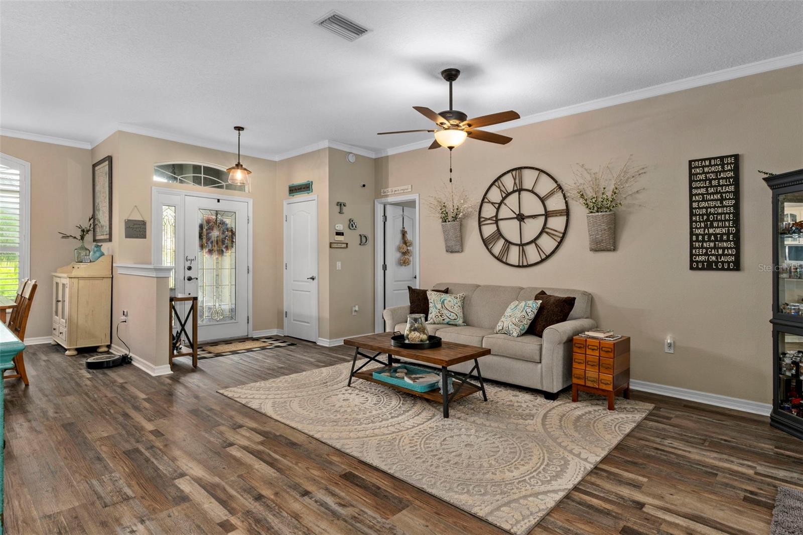 Listing photo id 9 for 5352 Mock Orange Drive
