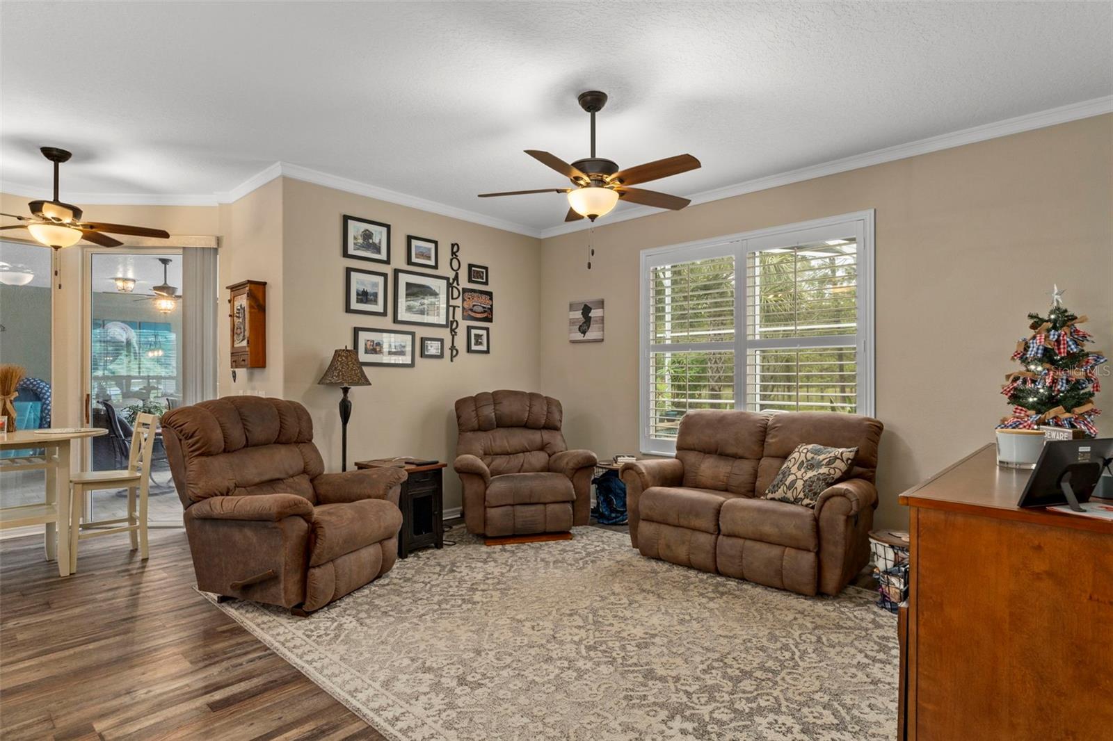 Listing photo id 22 for 5352 Mock Orange Drive