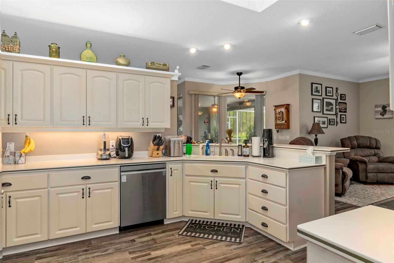 Listing photo id 23 for 5352 Mock Orange Drive