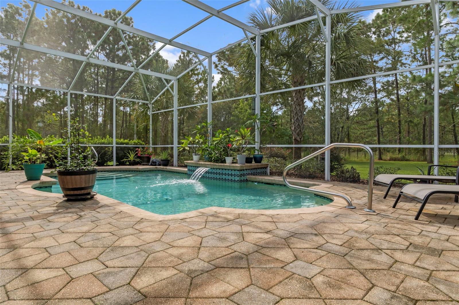 Listing photo id 33 for 5352 Mock Orange Drive