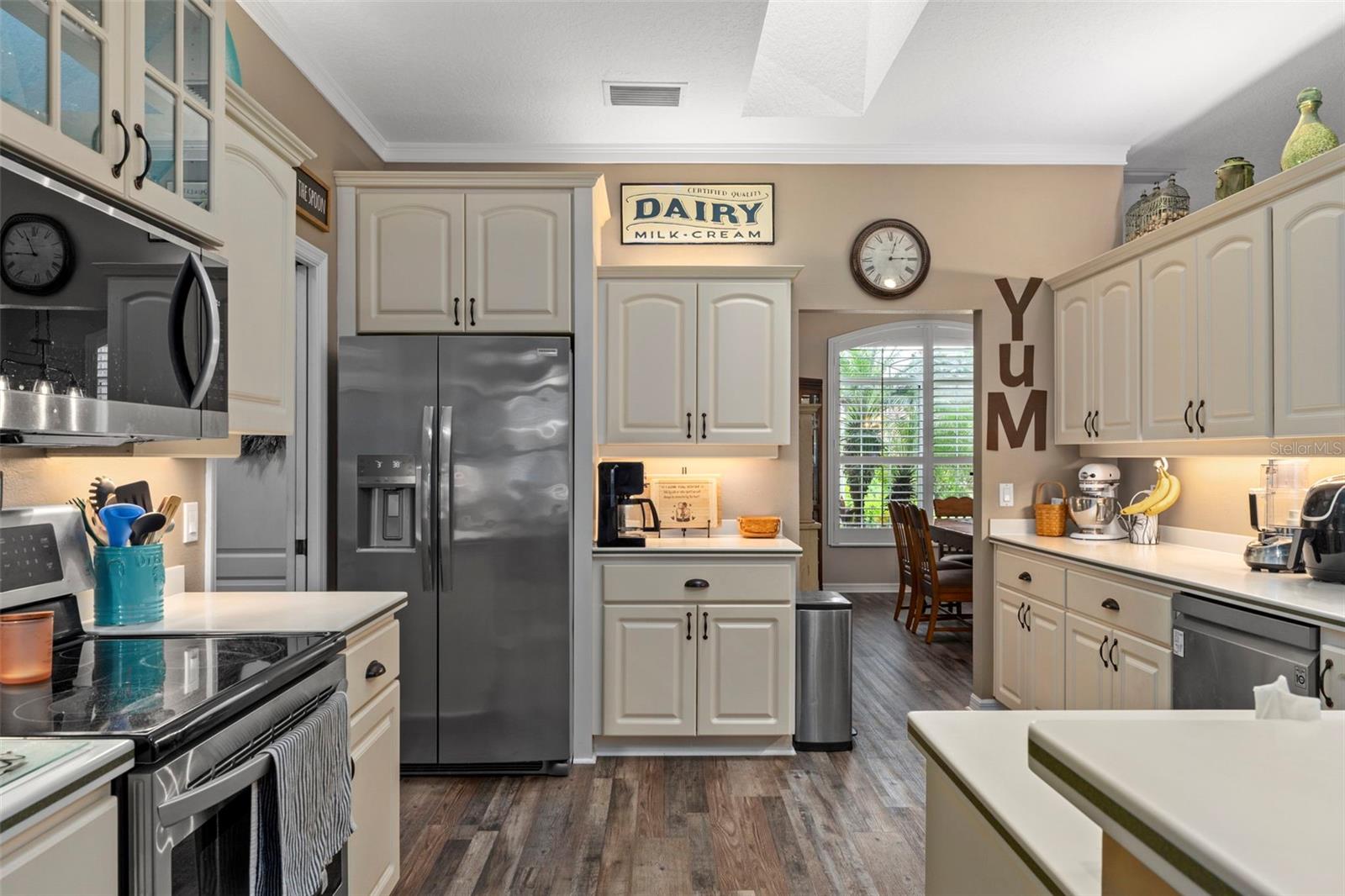Listing photo id 42 for 5352 Mock Orange Drive