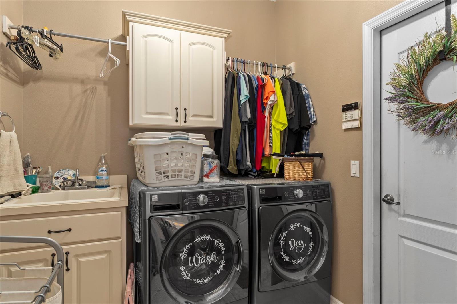 Listing photo id 43 for 5352 Mock Orange Drive