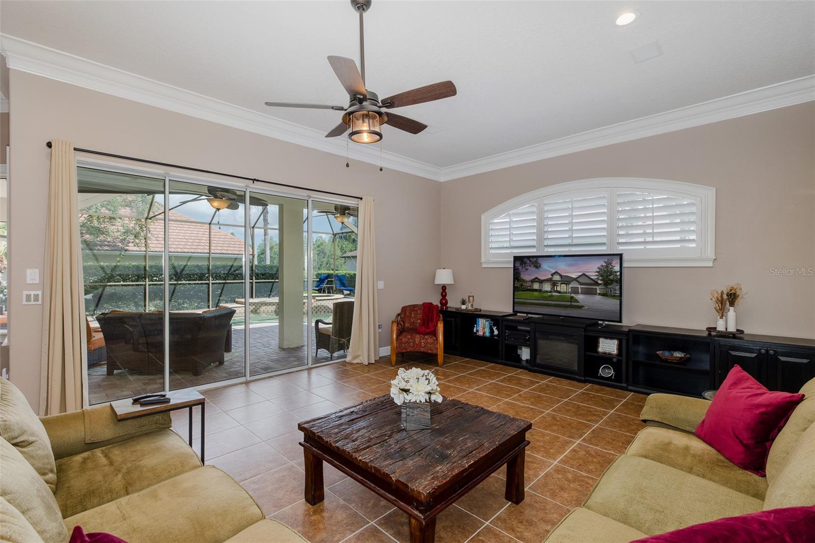 Listing photo id 9 for 1444 El Pardo Drive