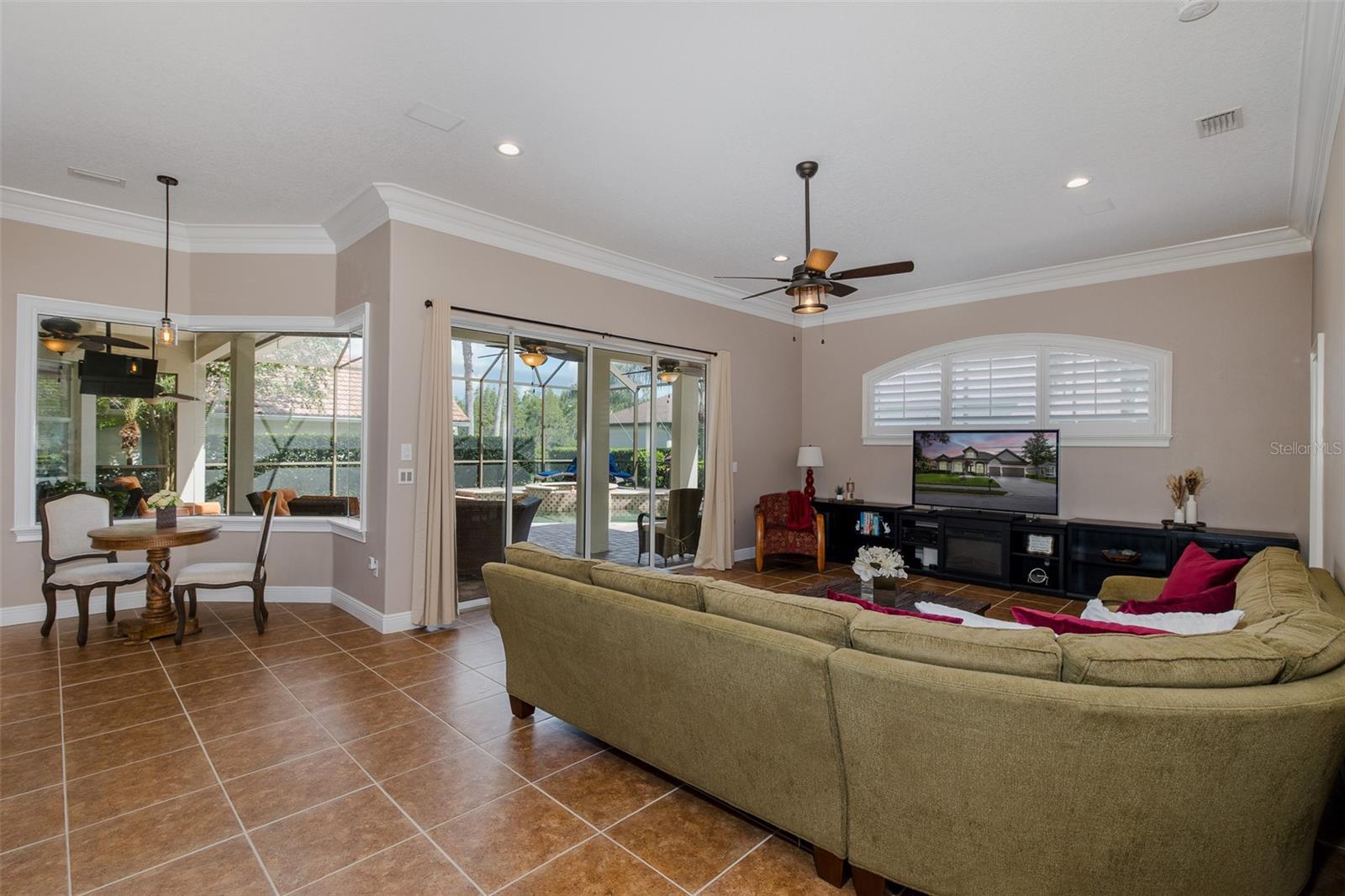 Listing photo id 10 for 1444 El Pardo Drive