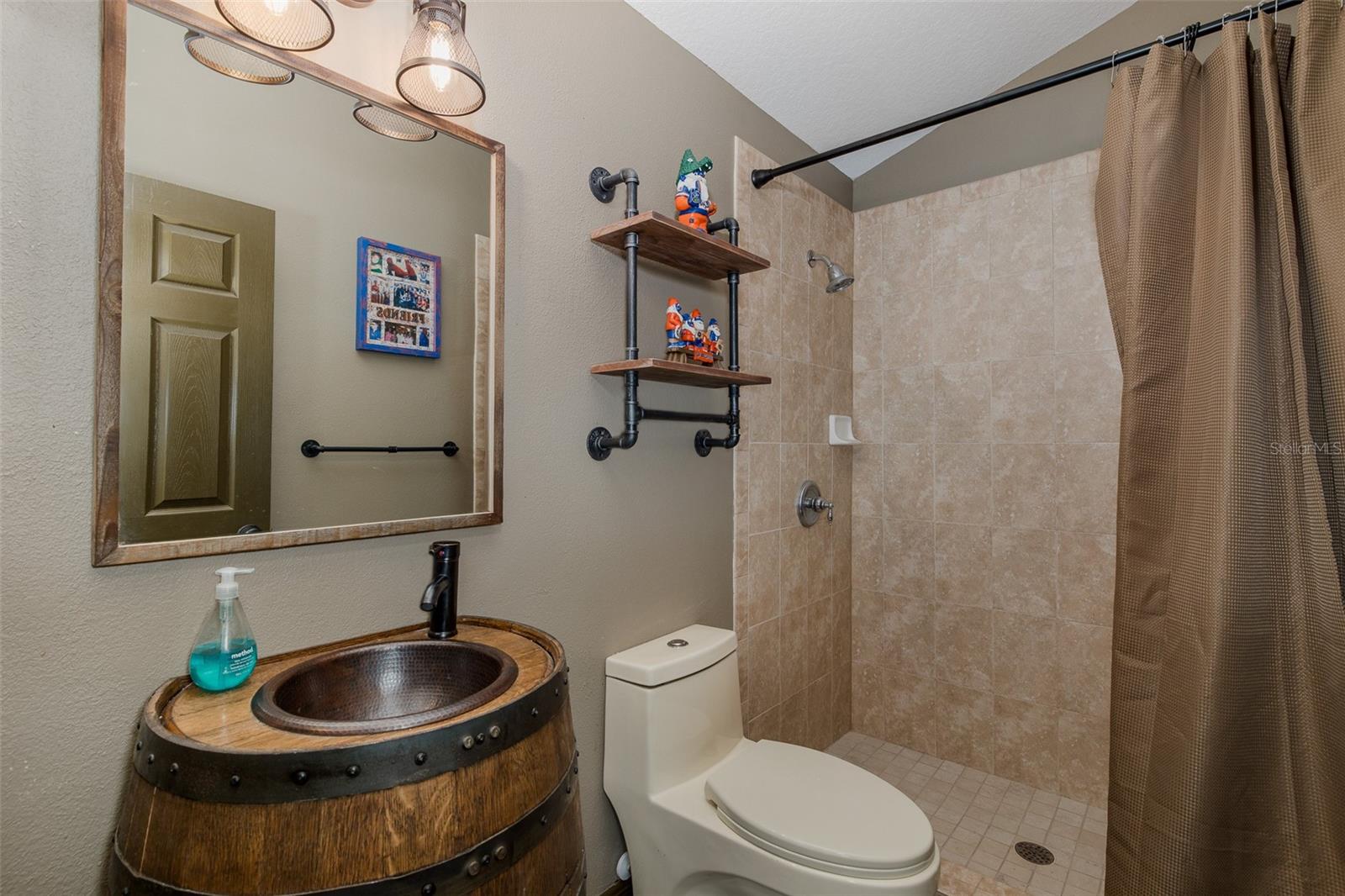 Listing photo id 51 for 1444 El Pardo Drive