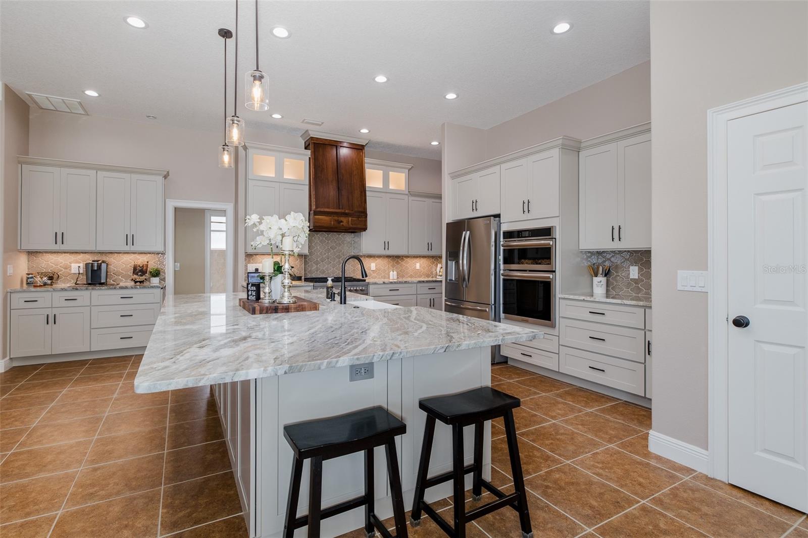 Listing photo id 5 for 1444 El Pardo Drive