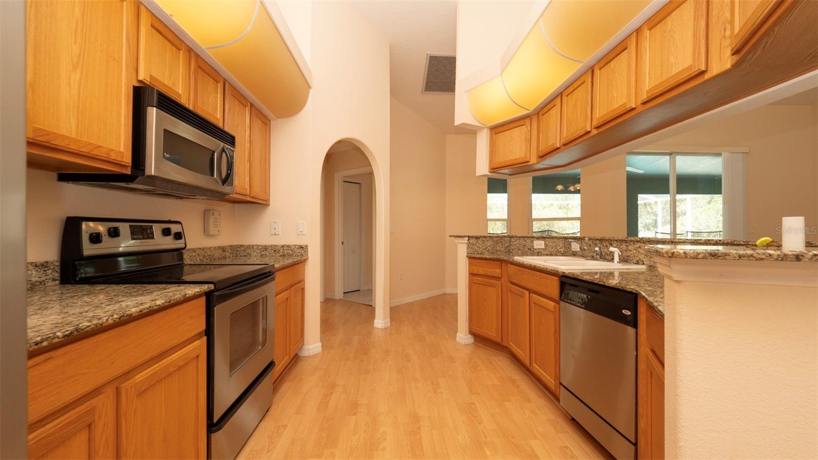 Listing photo id 10 for 10295 Dotted Wren Avenue