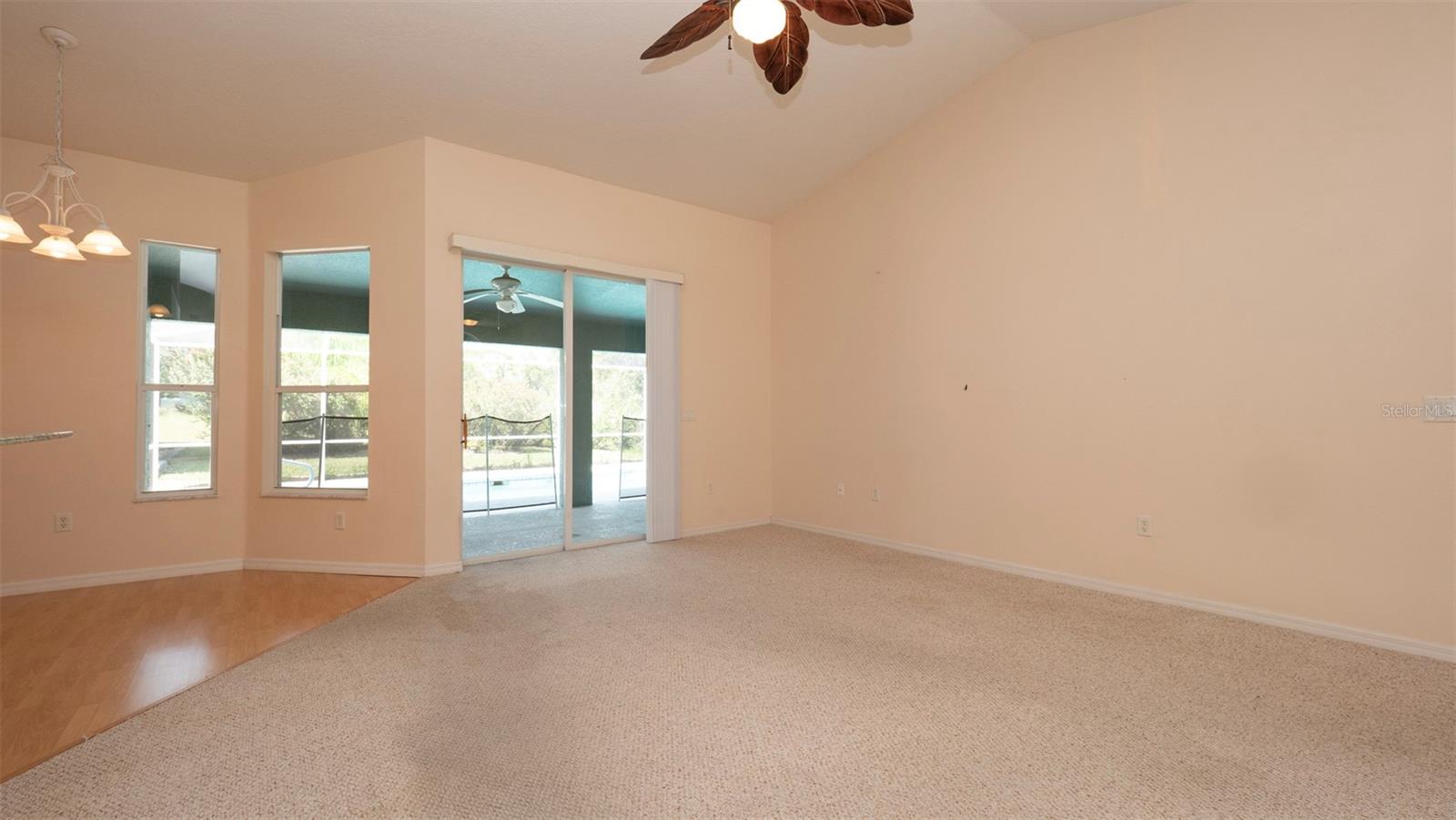 Listing photo id 5 for 10295 Dotted Wren Avenue