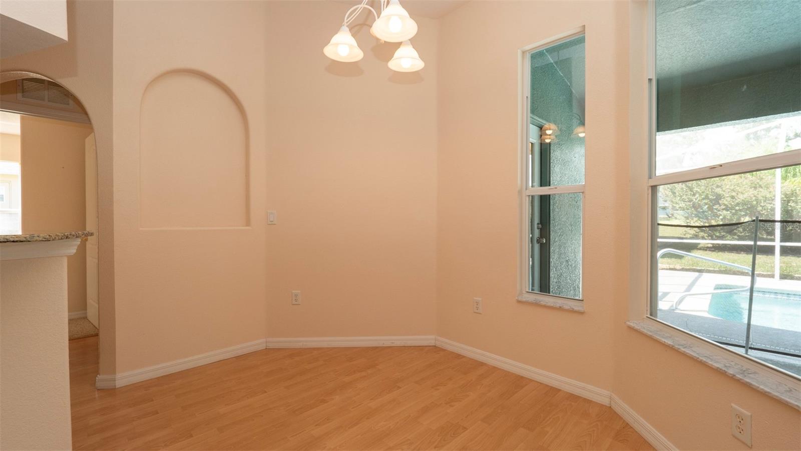 Listing photo id 7 for 10295 Dotted Wren Avenue