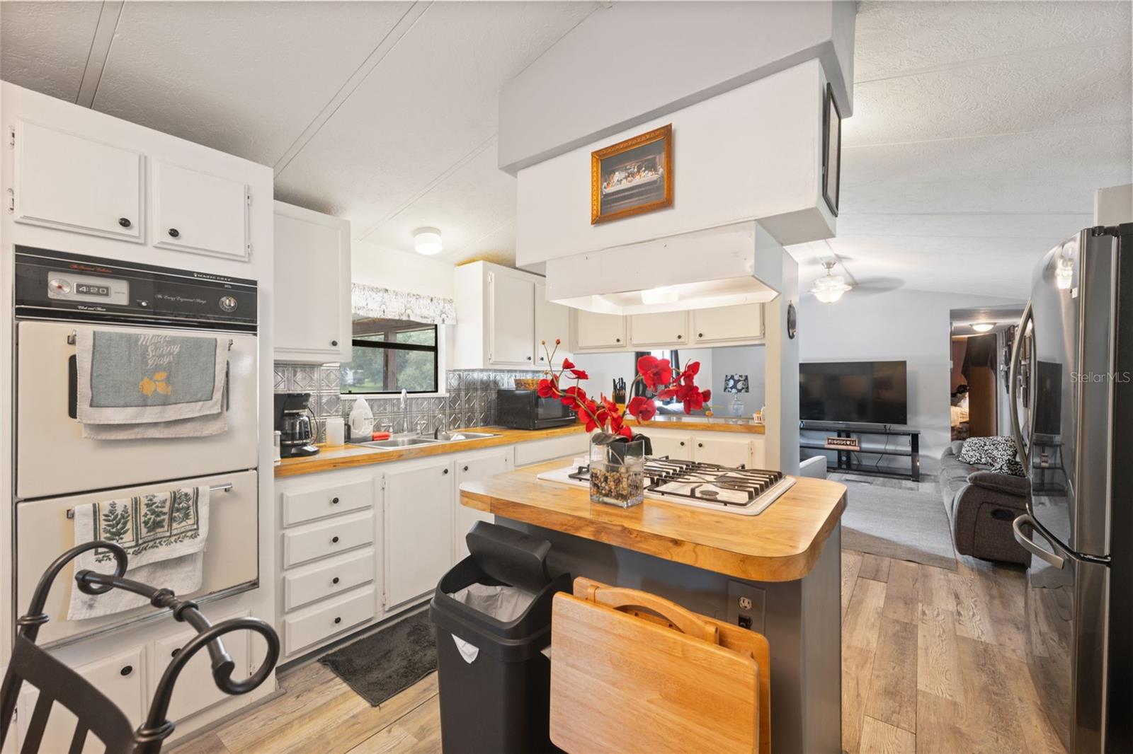 Listing photo id 8 for 8364 Normandy Drive