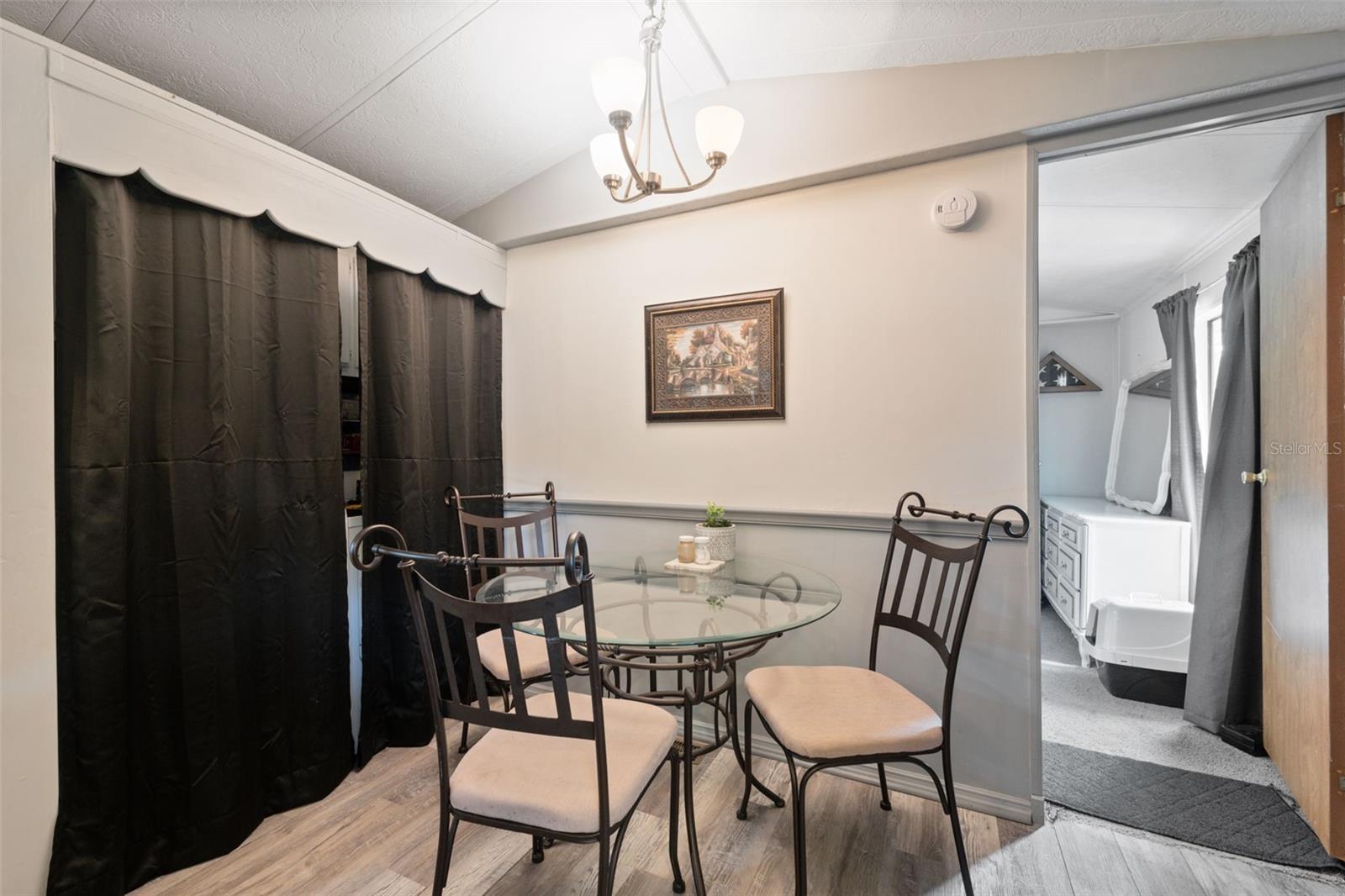 Listing photo id 9 for 8364 Normandy Drive