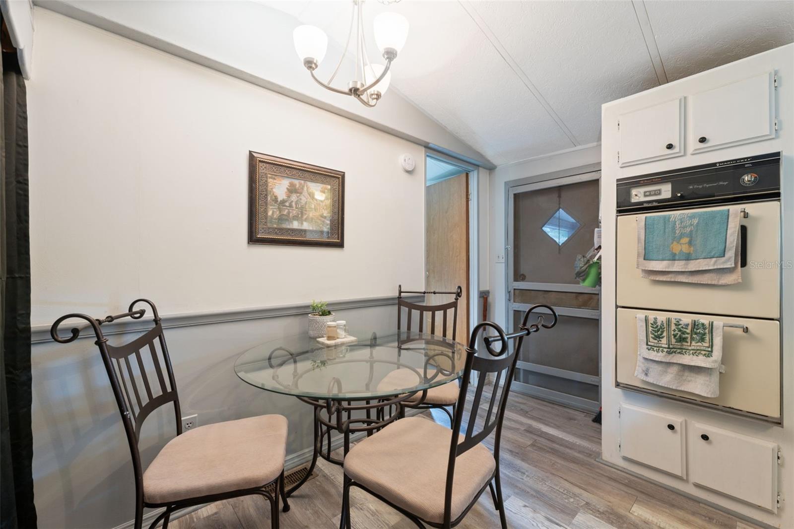 Listing photo id 10 for 8364 Normandy Drive