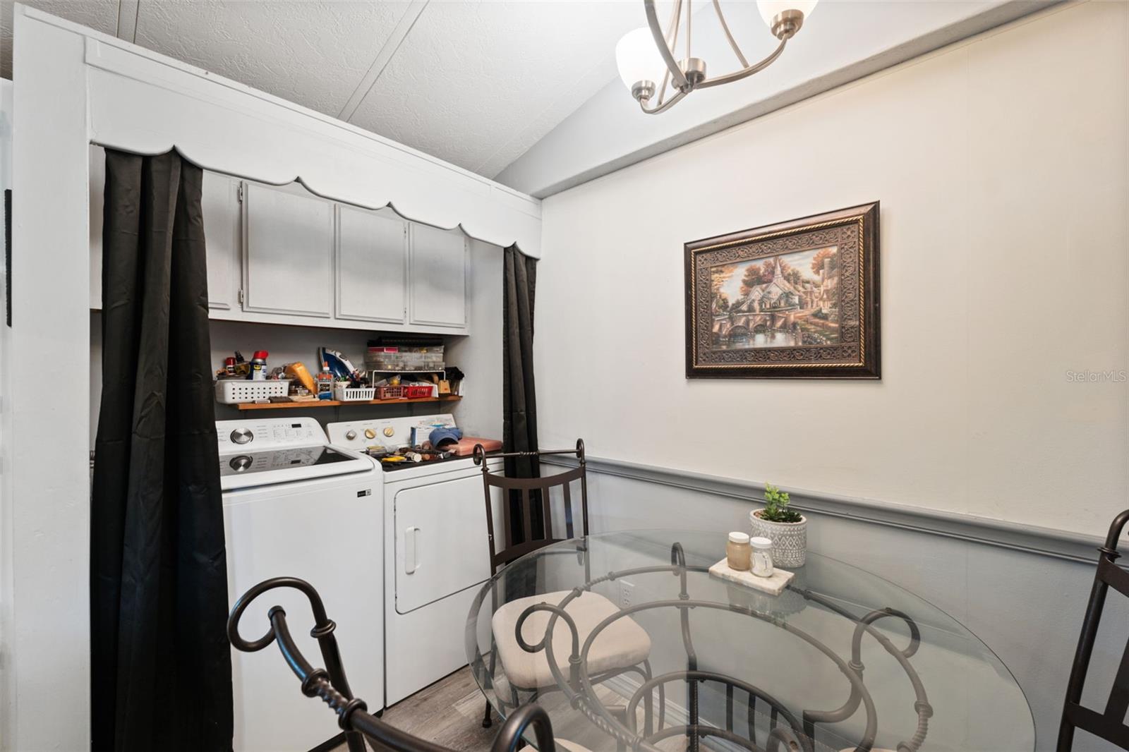 Listing photo id 12 for 8364 Normandy Drive