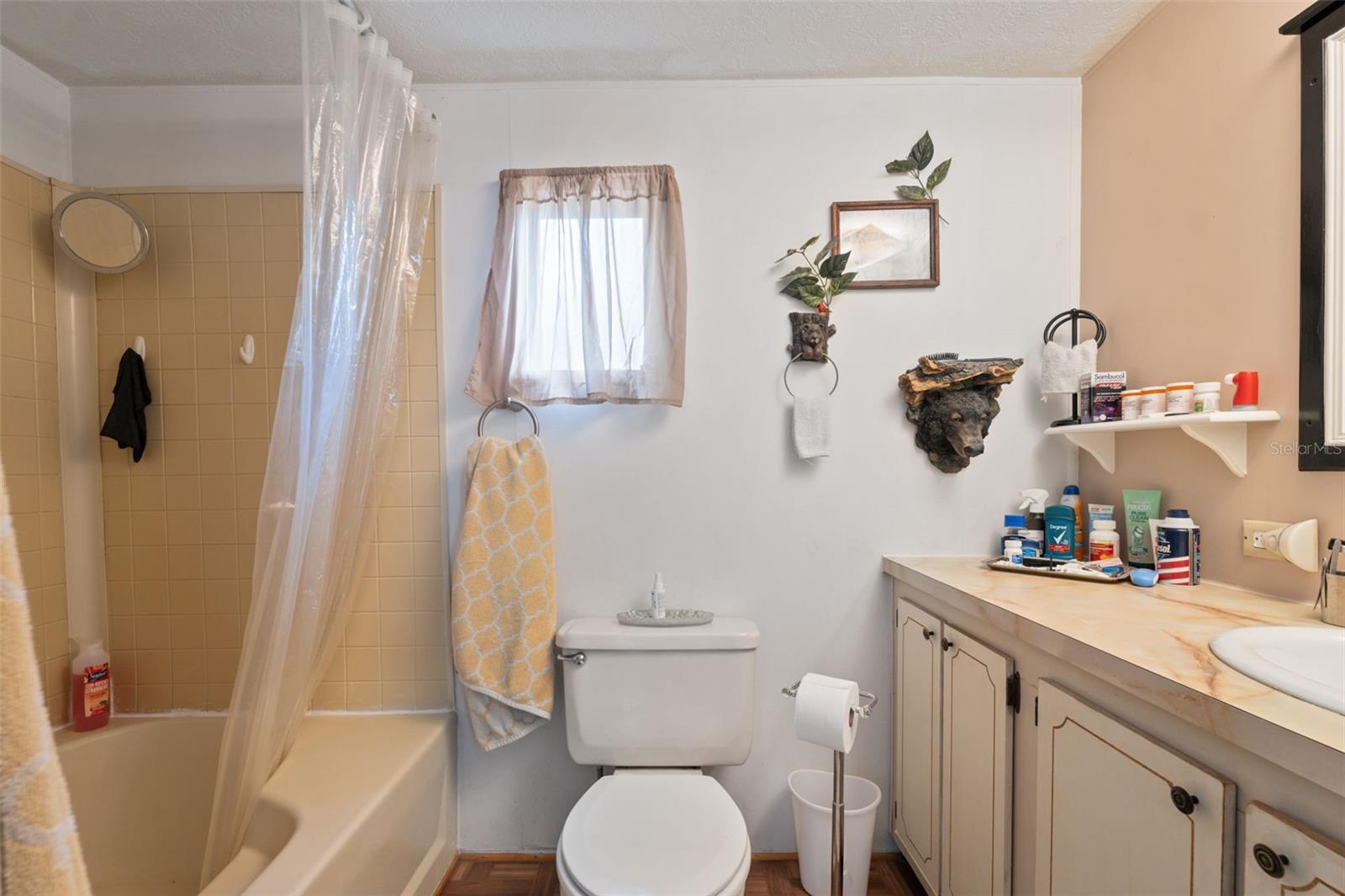 Listing photo id 16 for 8364 Normandy Drive