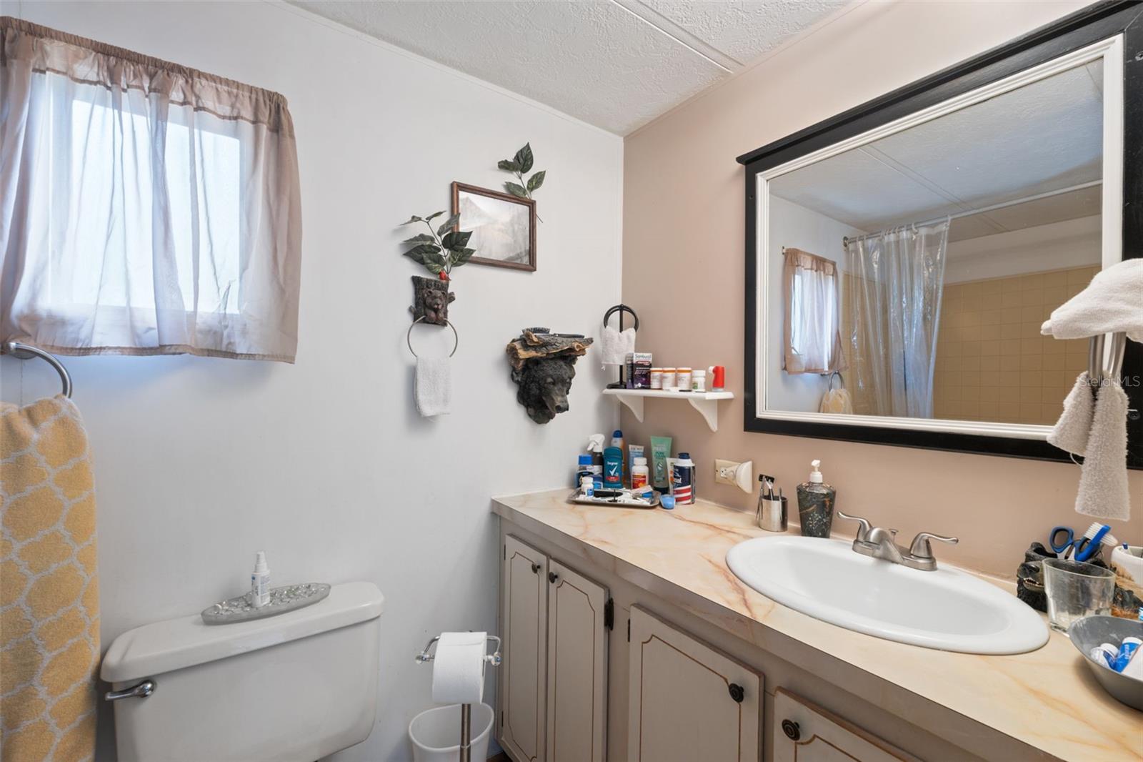 Listing photo id 17 for 8364 Normandy Drive