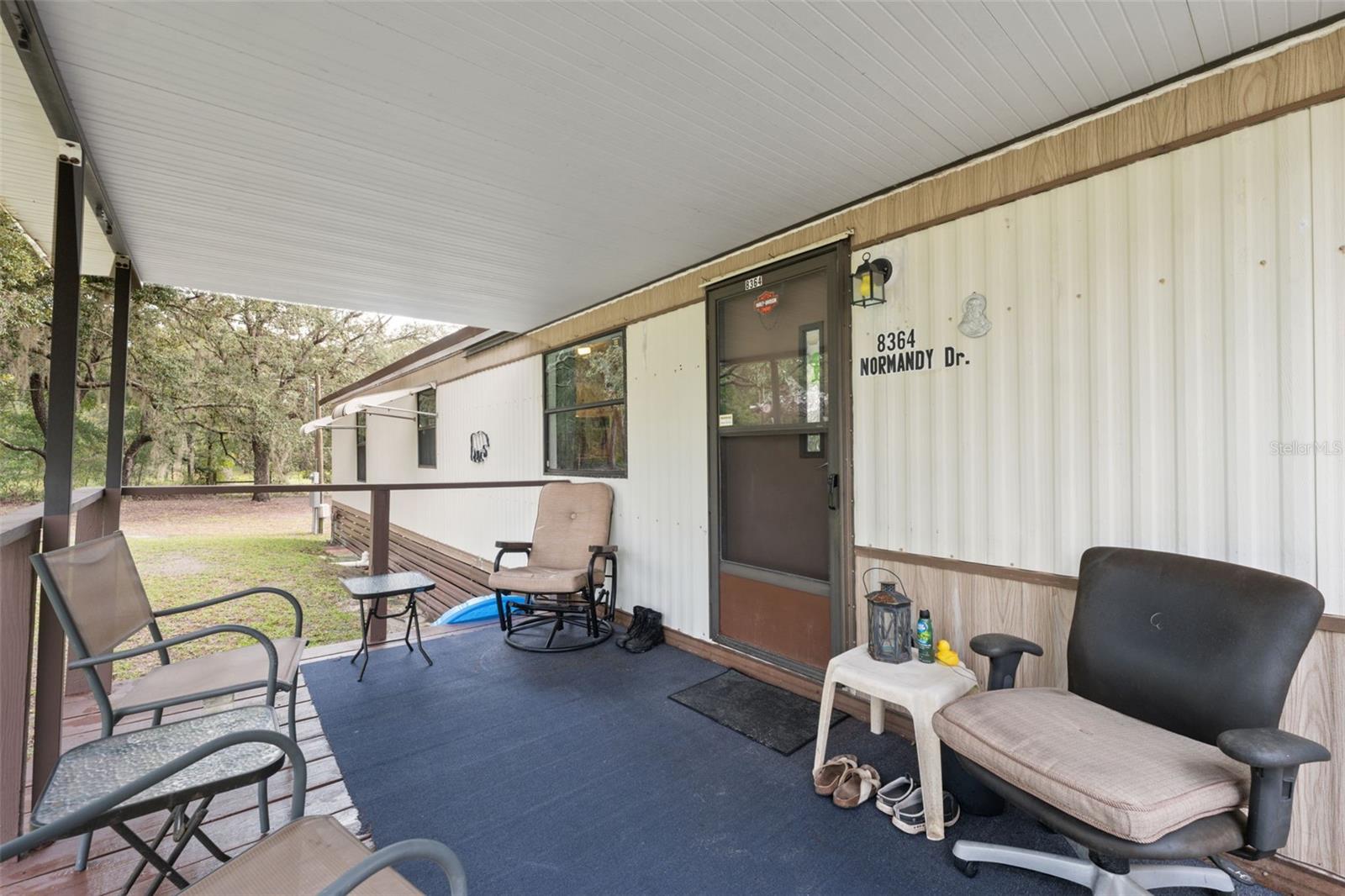 Listing photo id 3 for 8364 Normandy Drive