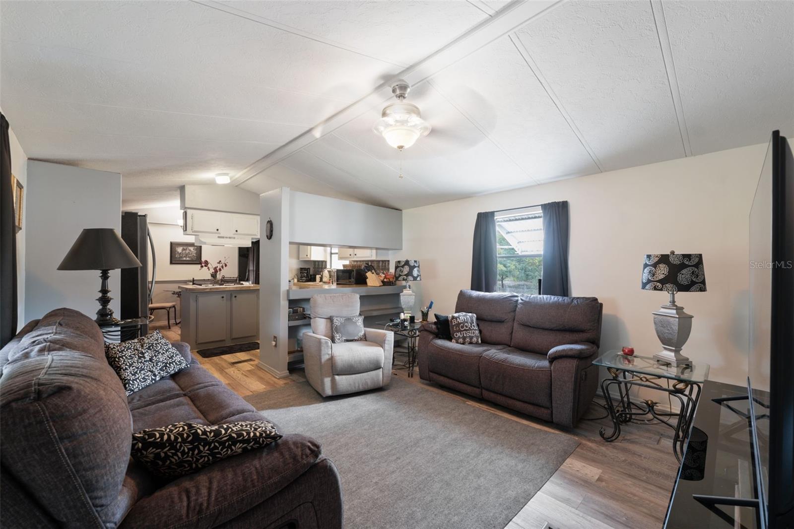 Listing photo id 4 for 8364 Normandy Drive