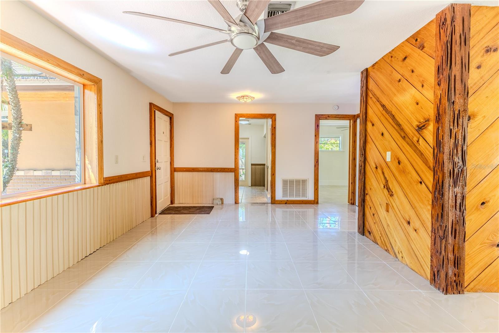 Image 12 of 71 For 5989 Palm Creek Drive