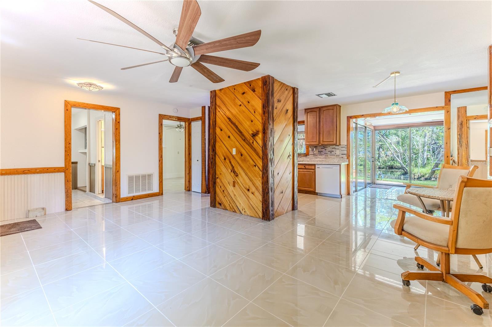 Image 13 of 71 For 5989 Palm Creek Drive