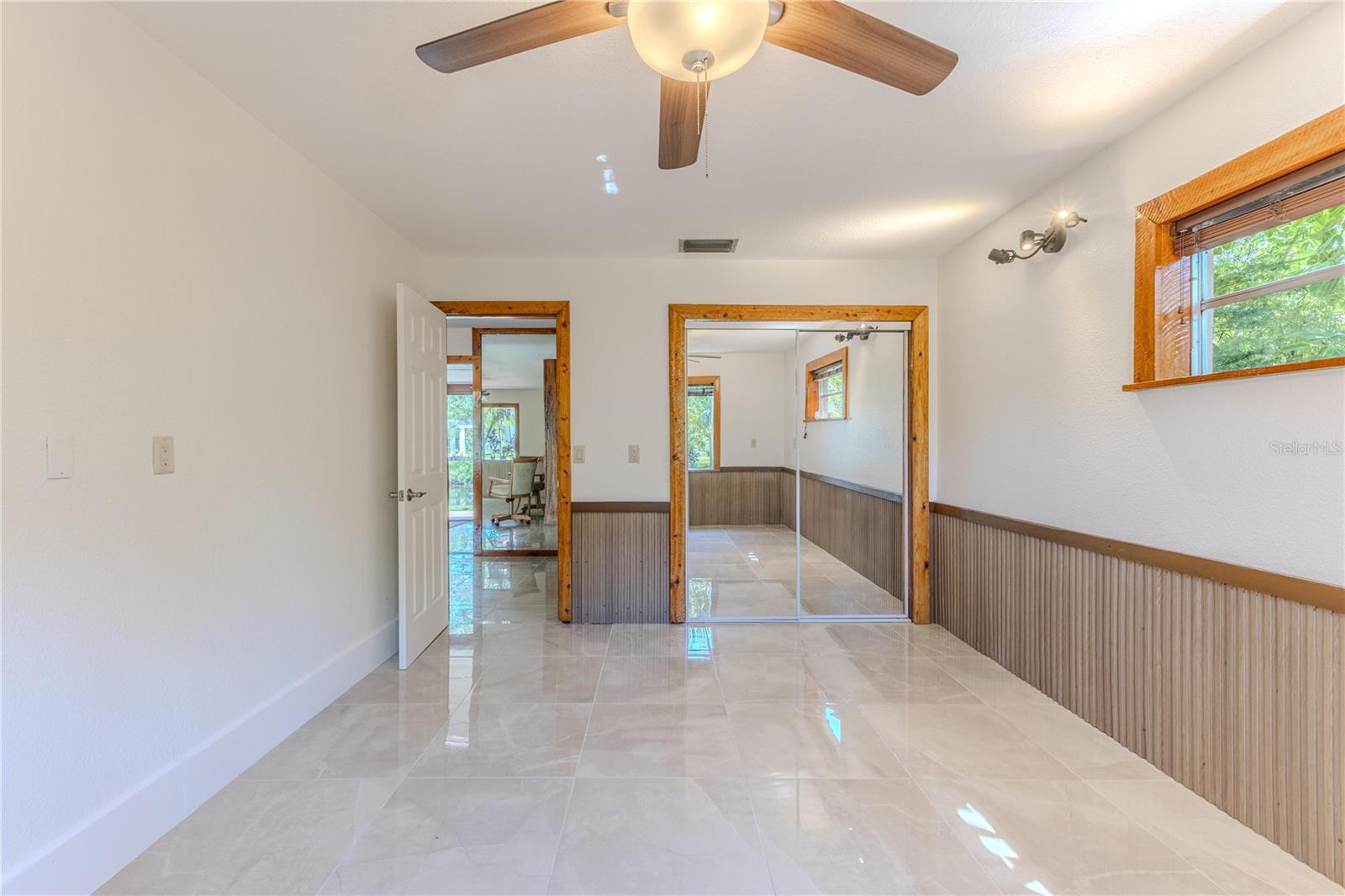 Image 26 of 71 For 5989 Palm Creek Drive