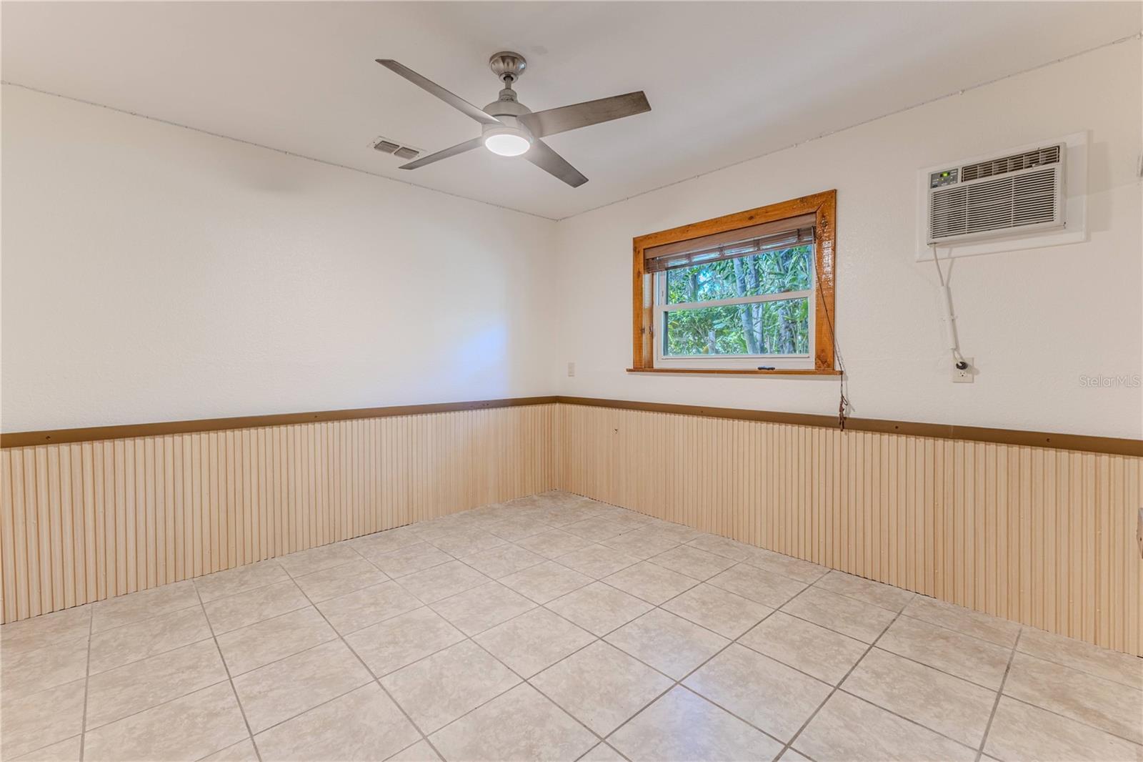 Image 28 of 71 For 5989 Palm Creek Drive