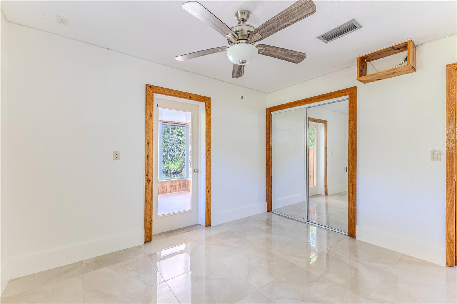 Image 32 of 71 For 5989 Palm Creek Drive