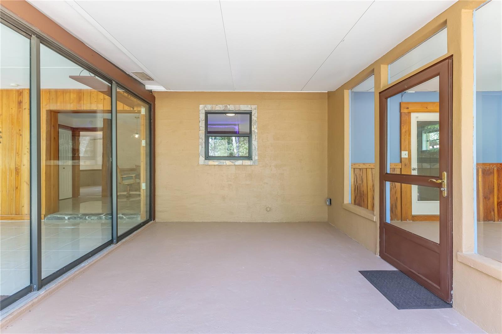Image 38 of 71 For 5989 Palm Creek Drive