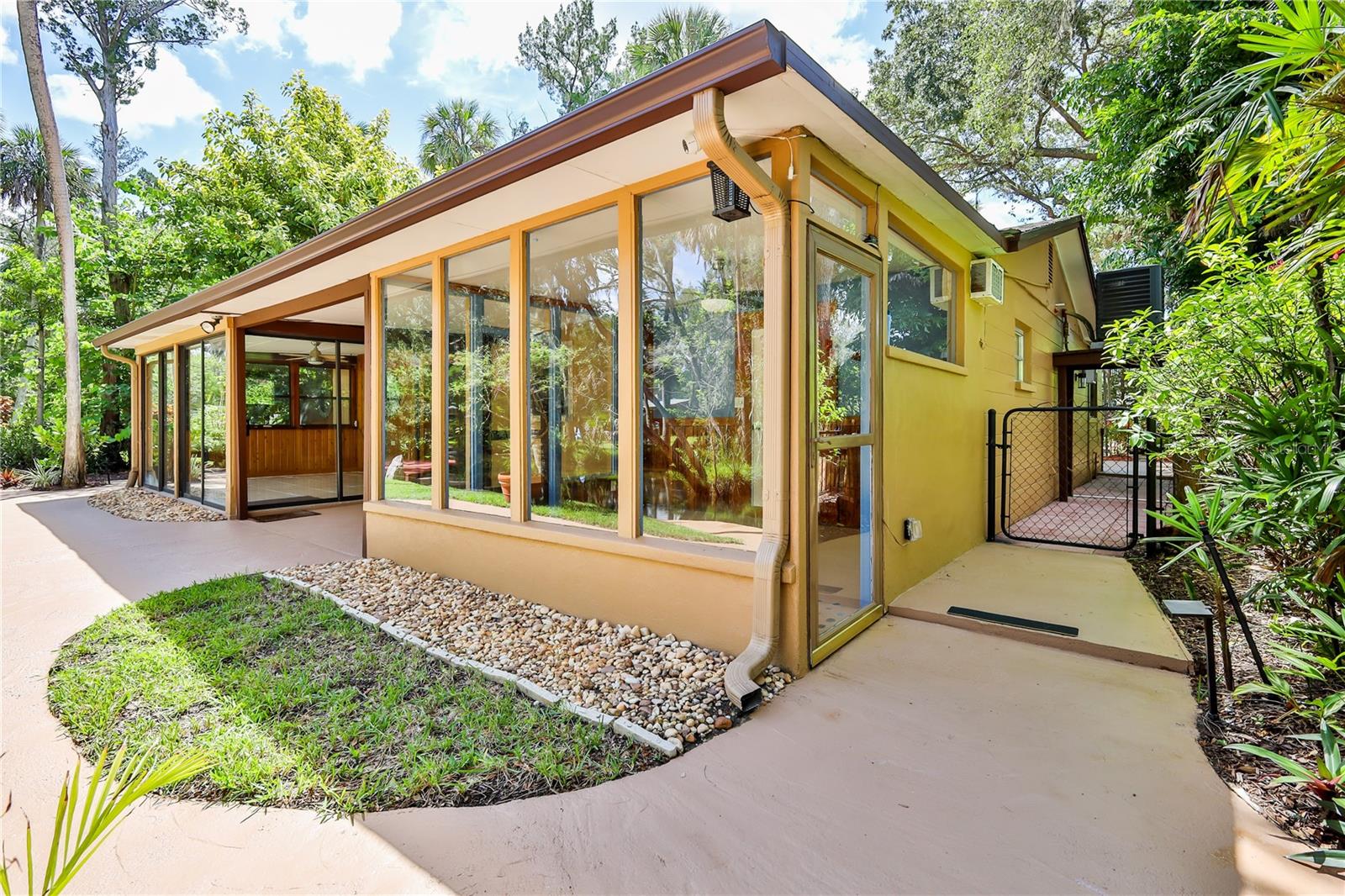Image 39 of 71 For 5989 Palm Creek Drive