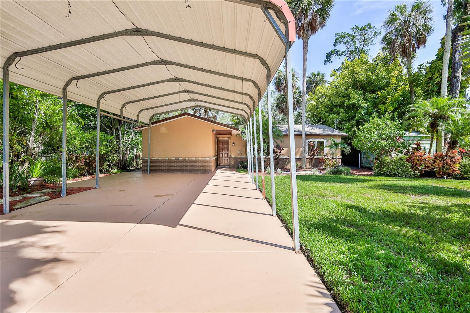 Image 4 of 71 For 5989 Palm Creek Drive