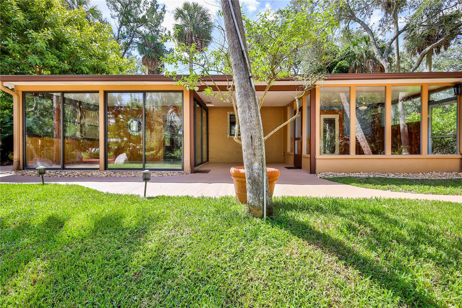 Image 41 of 71 For 5989 Palm Creek Drive