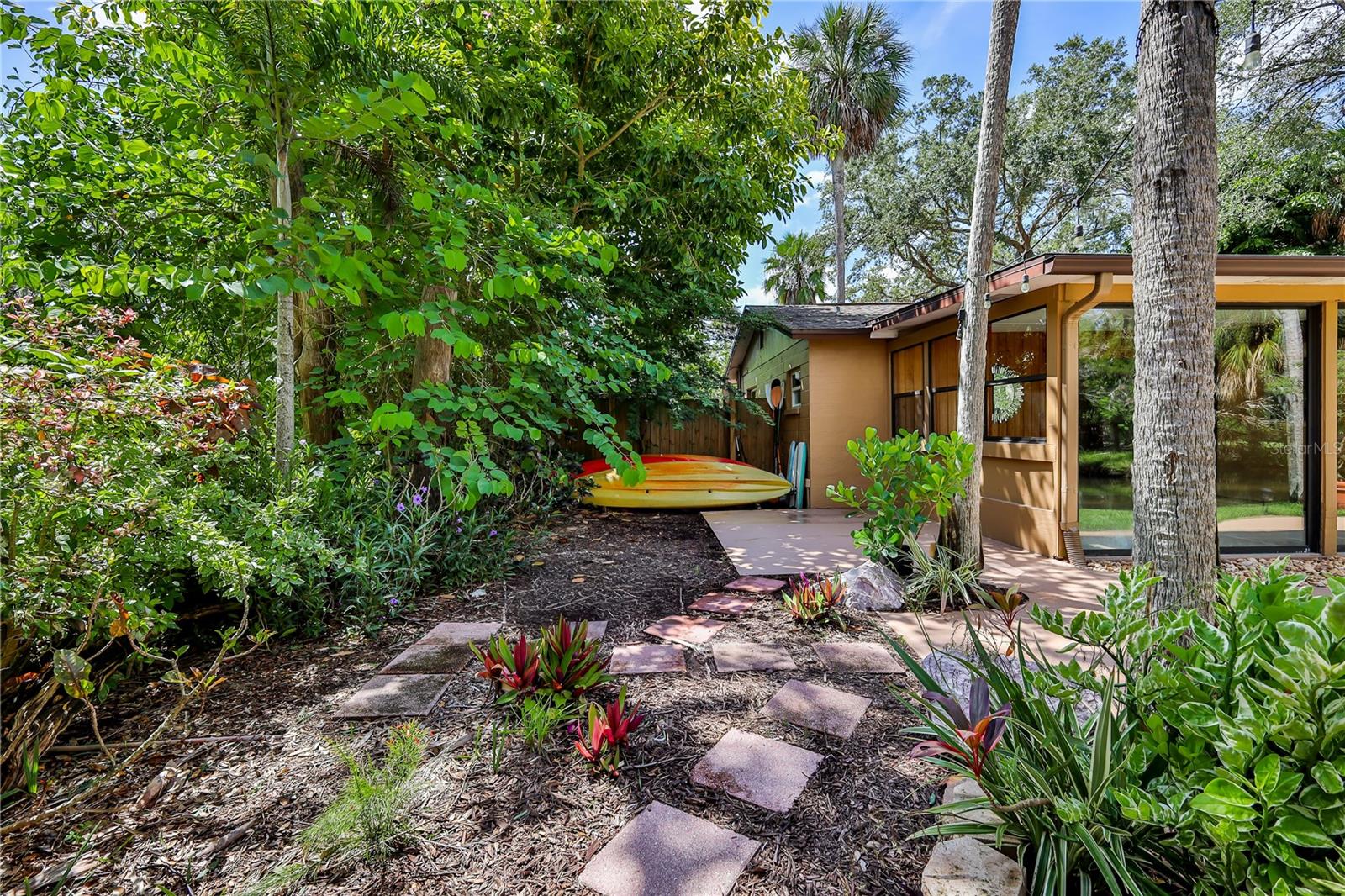 Image 47 of 71 For 5989 Palm Creek Drive