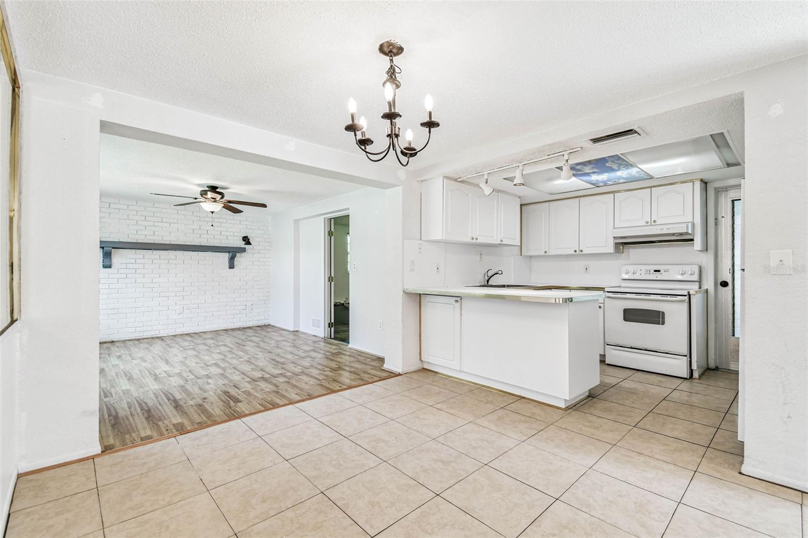 Image 7 of 28 For 12404 Cobble Stone Drive