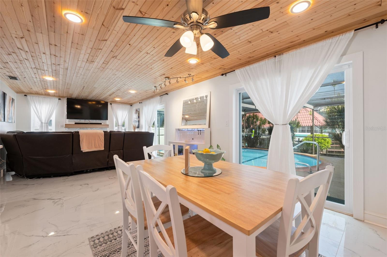 Image 27 of 37 For 7711 Hatteras Drive