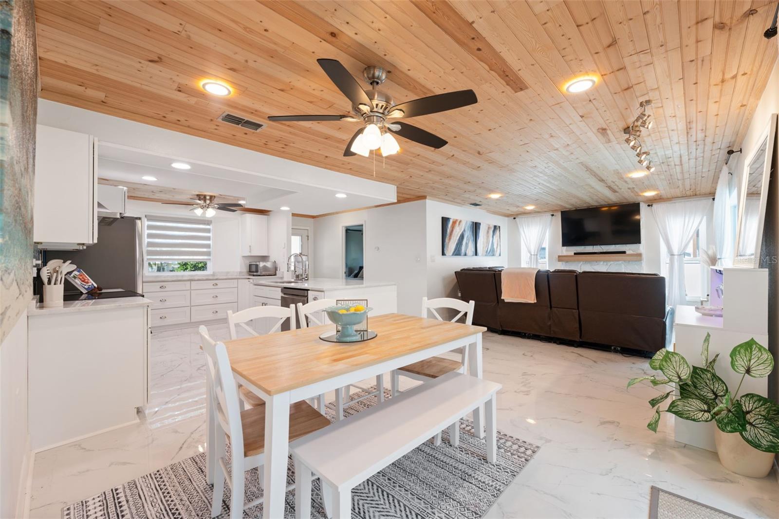 Image 29 of 37 For 7711 Hatteras Drive