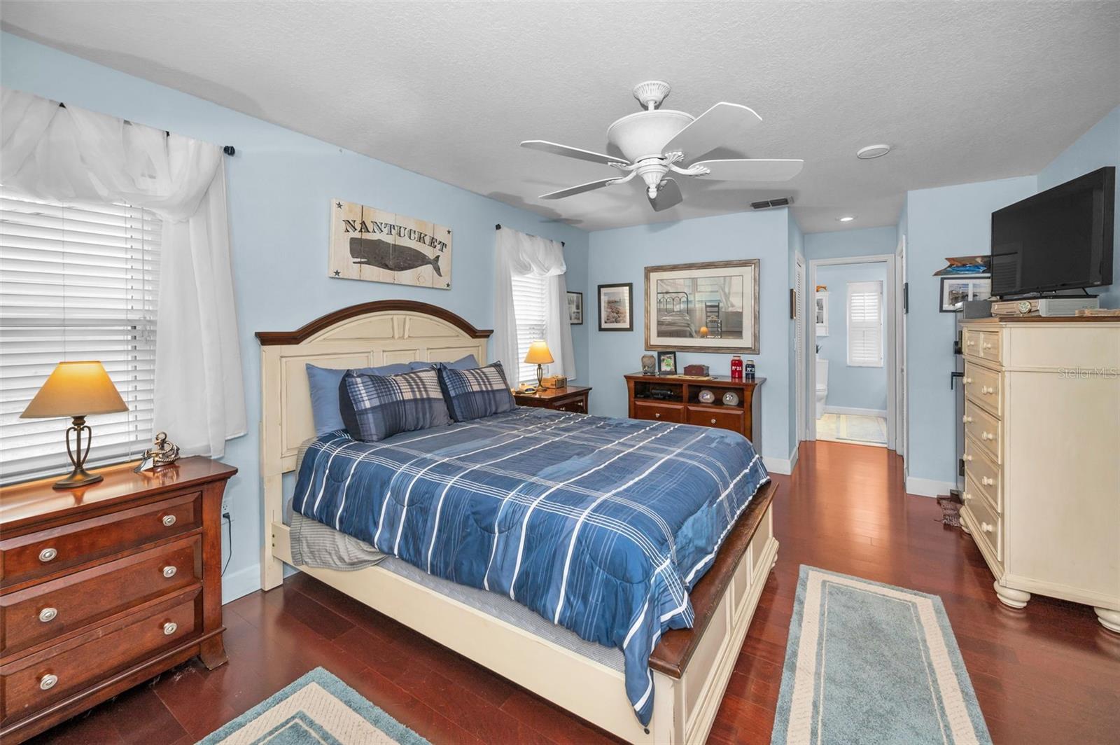 Listing photo id 17 for 6104 Caliber Court