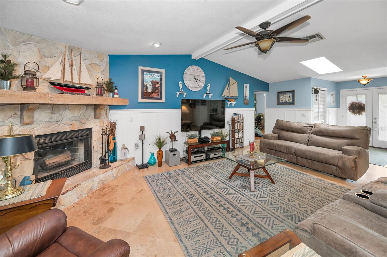 Listing photo id 6 for 6104 Caliber Court