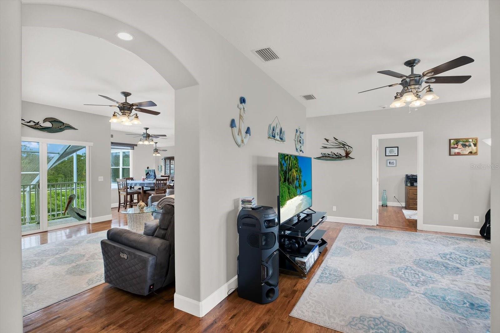 Image 8 of 66 For 5413 Tropical Woods Court