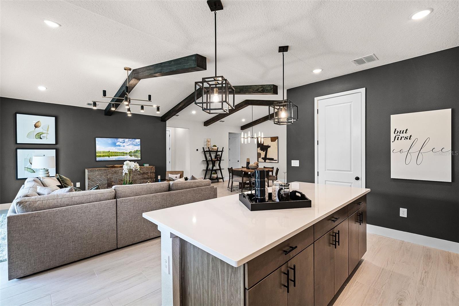 Image 11 of 18 For 802 Emerald Grove Drive